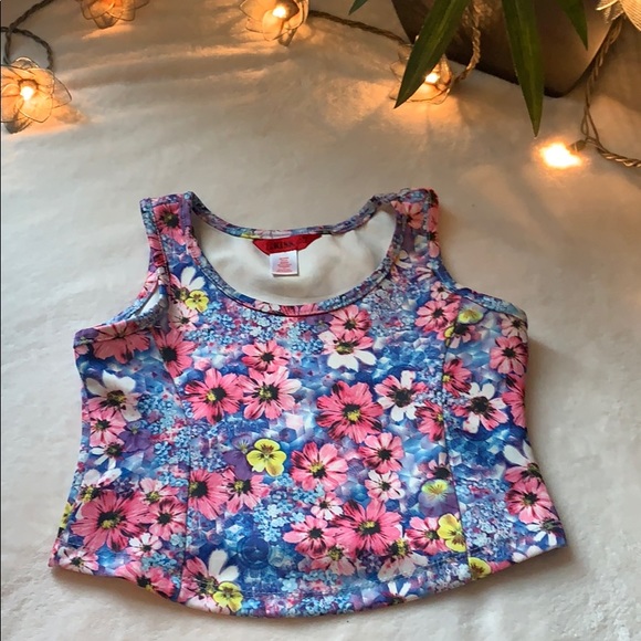 2 piece cropped shirt and skirt - Picture 4 of 4